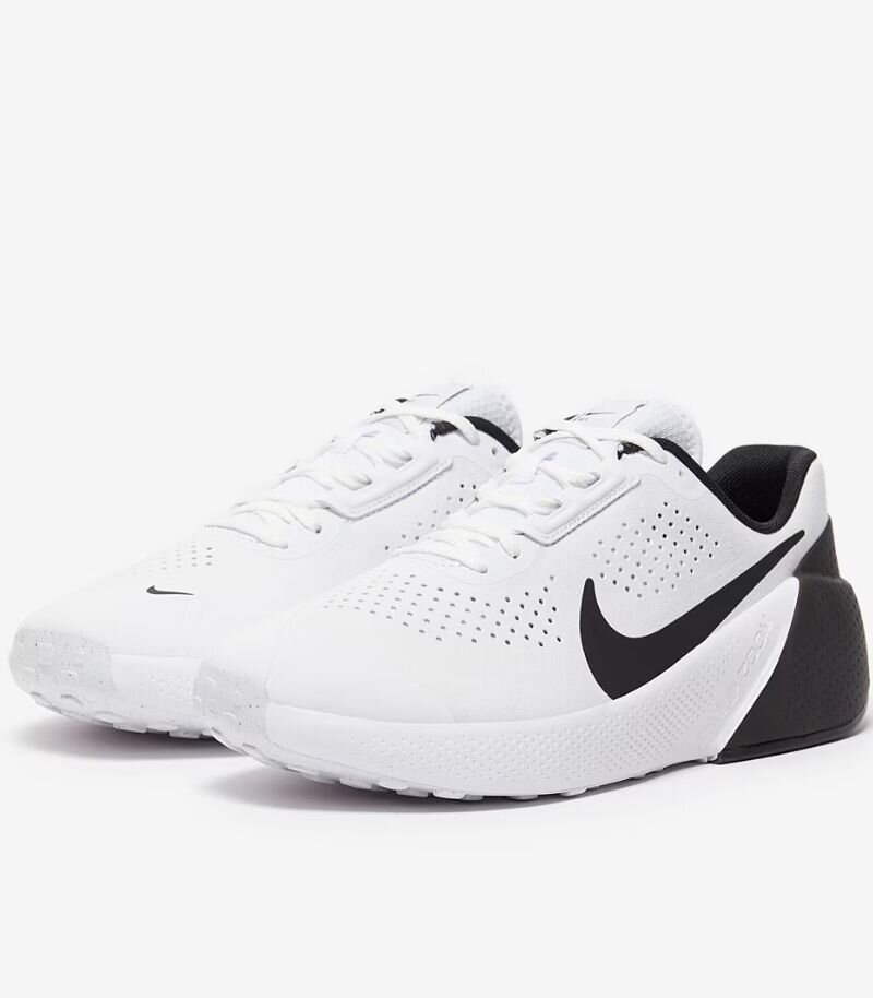 Nike air zoom tr1 trainers in white and black